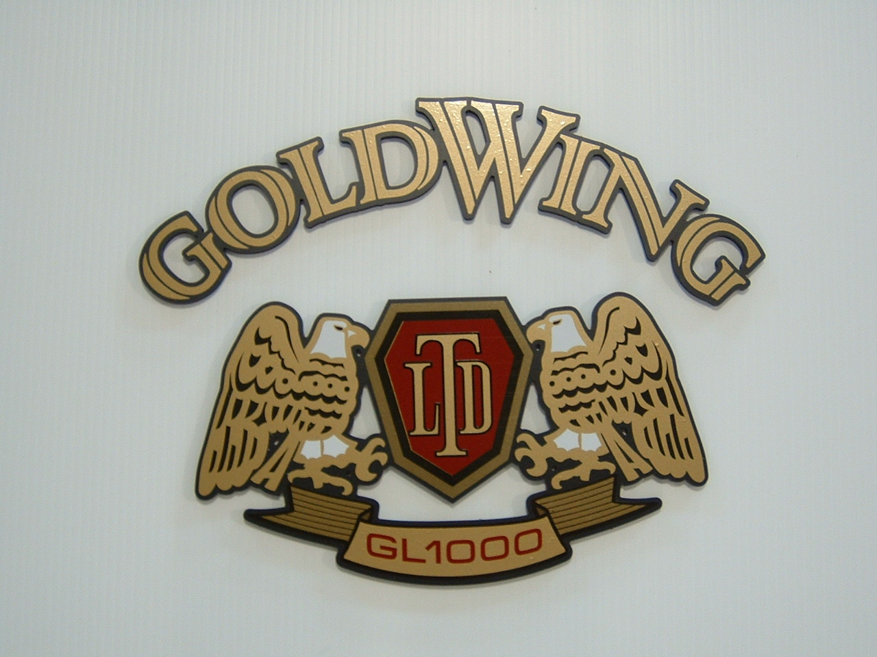/img/goldwng.jpg